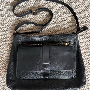 Fossil Black Leather Crossbody Bag with Front Pocket